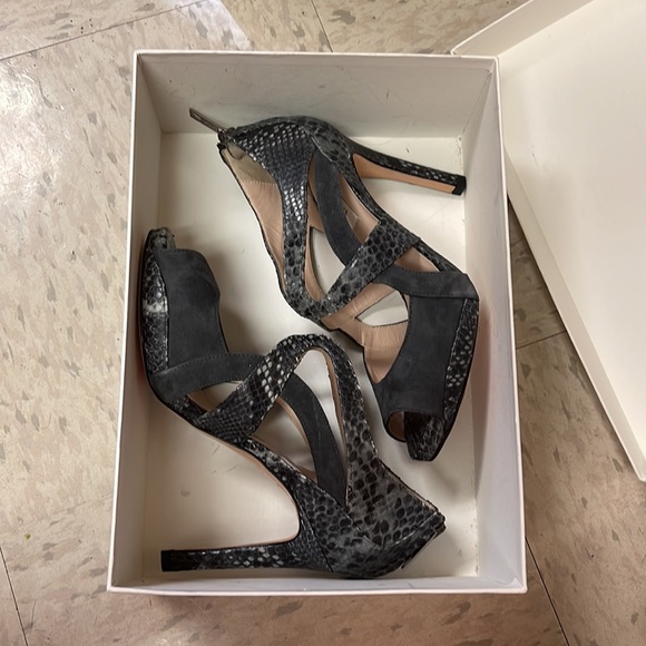 L.K. Bennett gray snake and suede heels size 6.5 Brand new - Picture 7 of 7